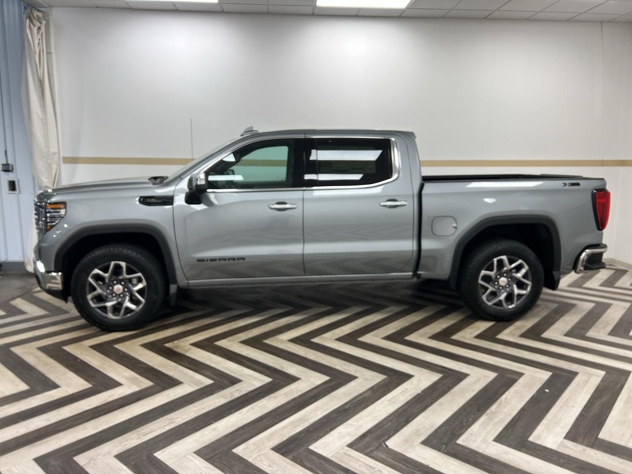 2026 GMC Sierra 1500 SLT Gasoline