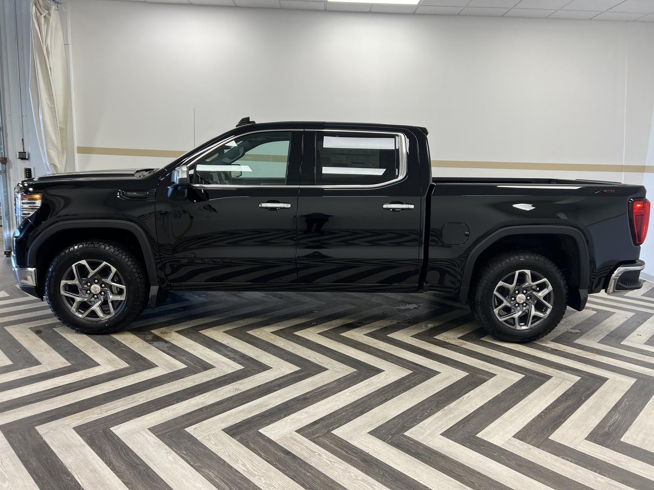2026 GMC Sierra 1500 SLT Gasoline