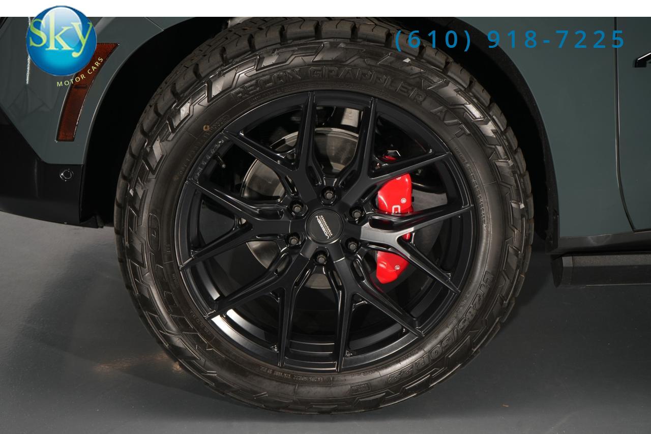 2026 GMC Yukon 4WD AT4 Ultimate Night Vision + 22-in Vossen Wheels West Chester PA