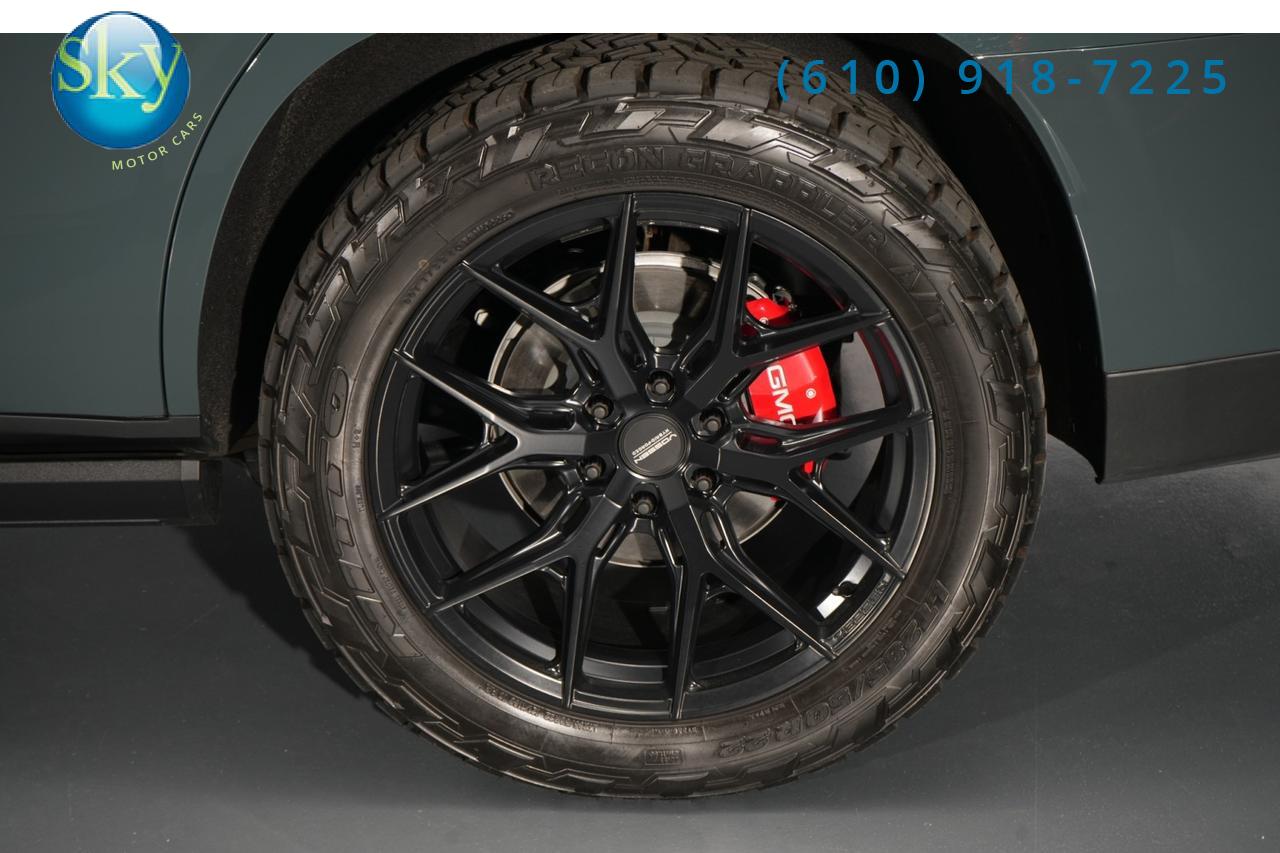 2026 GMC Yukon 4WD AT4 Ultimate Night Vision + 22-in Vossen Wheels West Chester PA