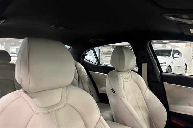 2026 Genesis G70 2.5T Standard