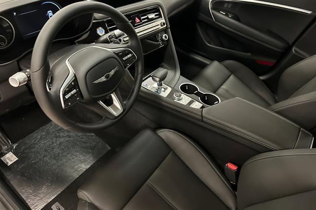 2026 Genesis G70 2.5T Standard