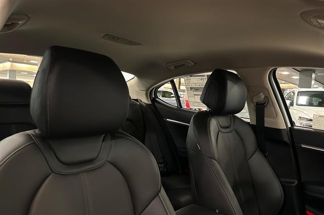 2026 Genesis G70 2.5T Standard