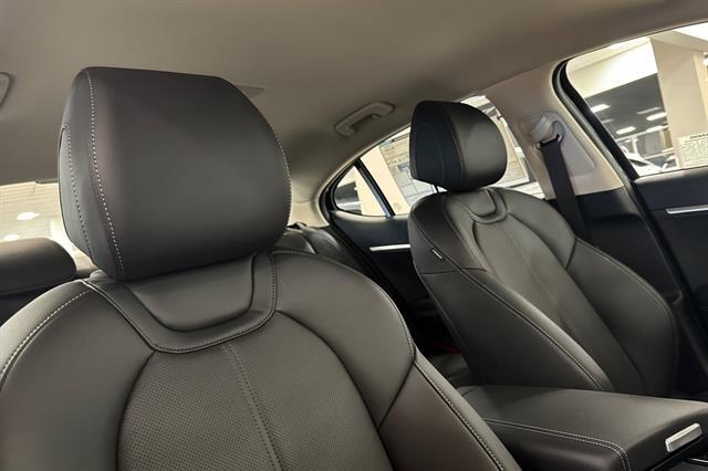 2026 Genesis G70 2.5T Standard