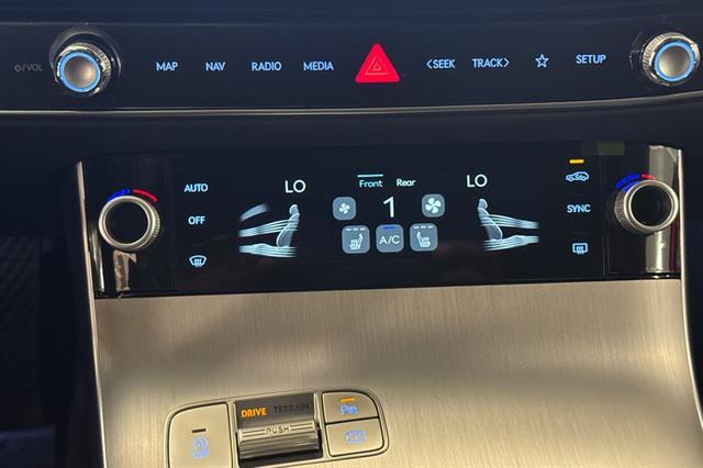 2026 Genesis GV70 2.5T Select