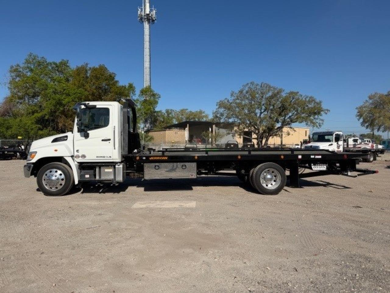 2026 Hino L SERIES / L6 Jerr-Dan 22' XLP Rollback Car Carrier Truck