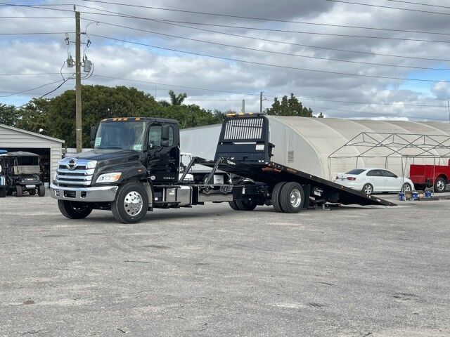 2026 Hino L7 28&apos; Jerr-Dan 10-Ton Rollback Industrial Carrier Truck