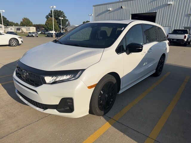2026 Honda Odyssey photo 2