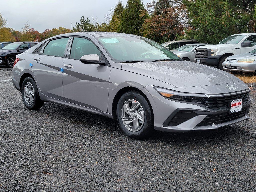 2026 Hyundai ELANTRA SE