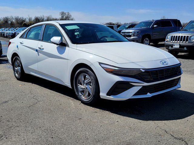 2026 Hyundai ELANTRA SE