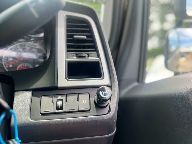 2026 Hyundai MIGHTY EX8 (3.9L Diesel) Vaitele