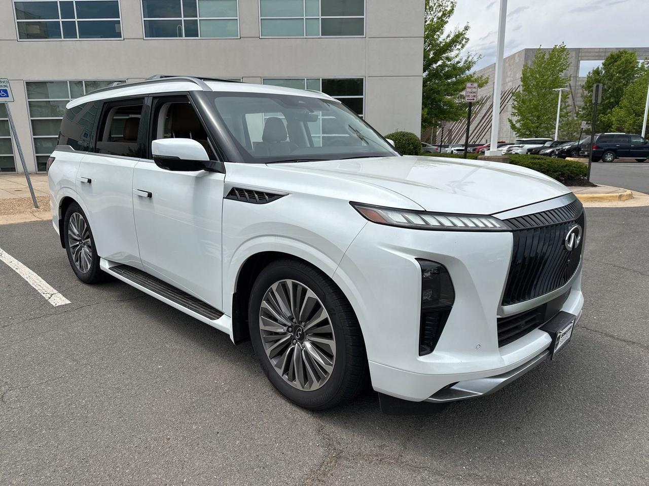 2026 INFINITI QX80 LUXE