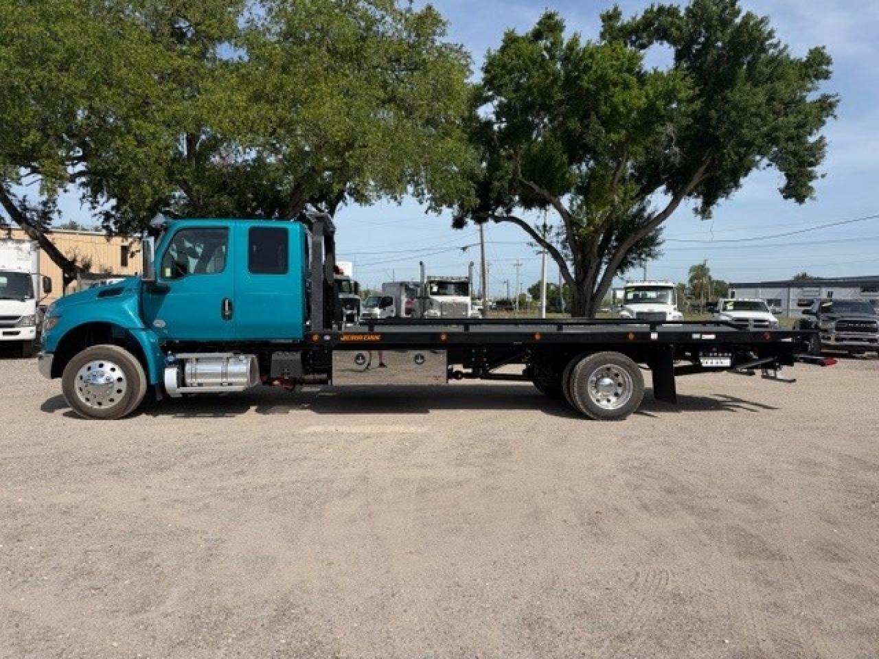 2026 International MV607 EXT Jerr-Dan 22' Rollback Car Carrier Truck