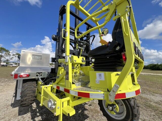 2026 Isuzu FTR 20' Aluminum Flatbed Truck with 4,000 lbs. Truck Mounted Forklif Homestead FL