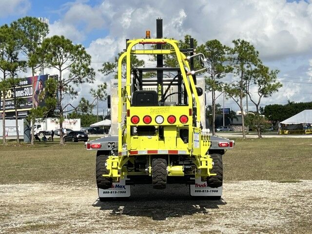 2026 Isuzu FTR 20' Aluminum Flatbed Truck with 4,000 lbs. Truck Mounted Forklif Homestead FL