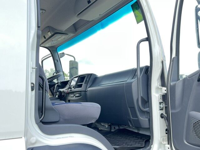 2026 Isuzu FTR 26&apos; Dry Box Truck with 3,300 lb. Lift Gate Homestead FL