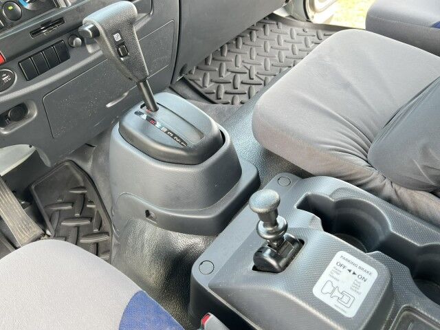 2026 Isuzu FTR 26&apos; Dry Box Truck with 3,300 lb. Lift Gate Homestead FL