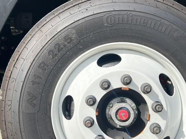 2026 Isuzu FTR 26&apos; Dry Box Truck with 3,300 lb. Lift Gate Homestead FL