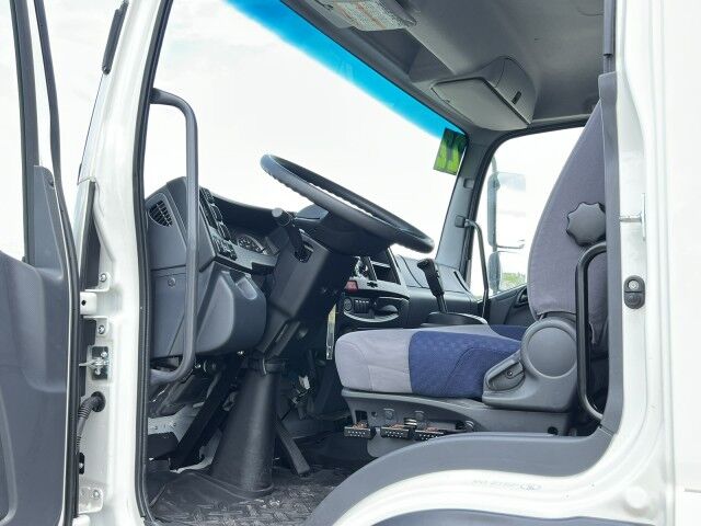 2026 Isuzu FTR 26' Dry Box Truck with 3,300 lb. Lift Gate Homestead FL