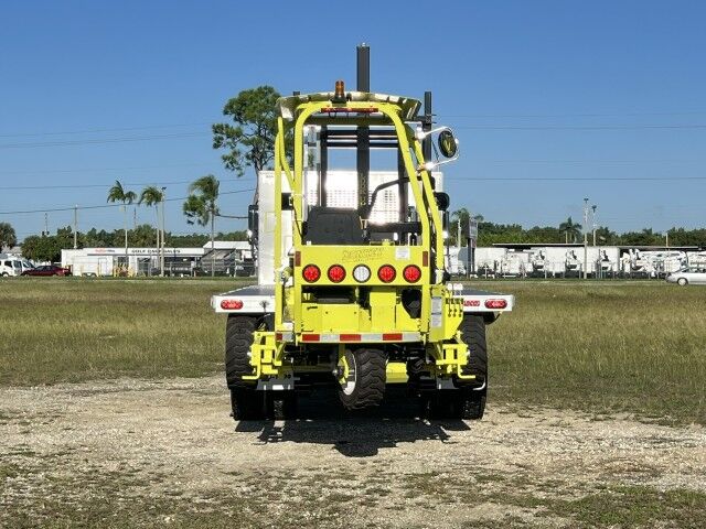2026 Isuzu FVR 26' BABCO Aluminum Flatbed with 4K Truck Mounted Forklift