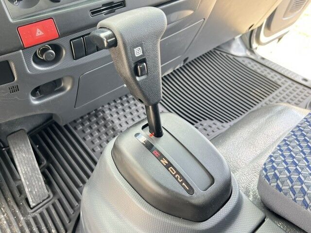 2026 Isuzu NRR 20' Refrigerated Truck with 2,200 lbs. Lift Gate Homestead FL