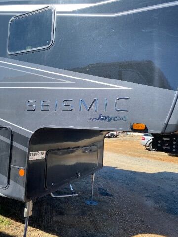 2026 JAYCO SEISMIC 399 TOY HAULER