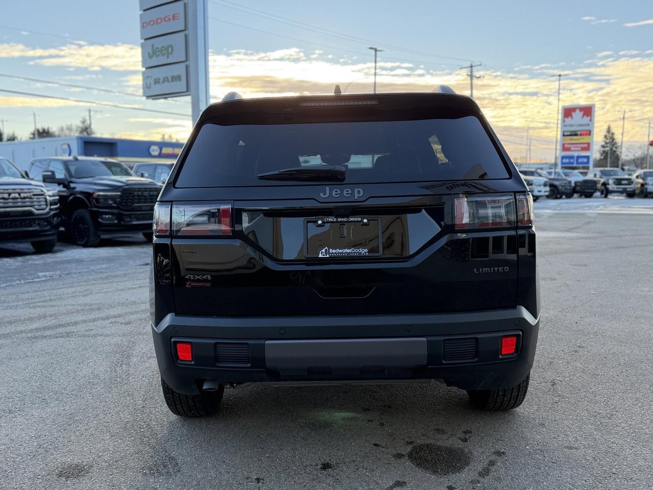 2026 Jeep Cherokee Limited 4WD Hybrid | Capri Leatherette Seats | 12IN Uconnect 5 | Power Liftgate | Heated Seats Redwater AB