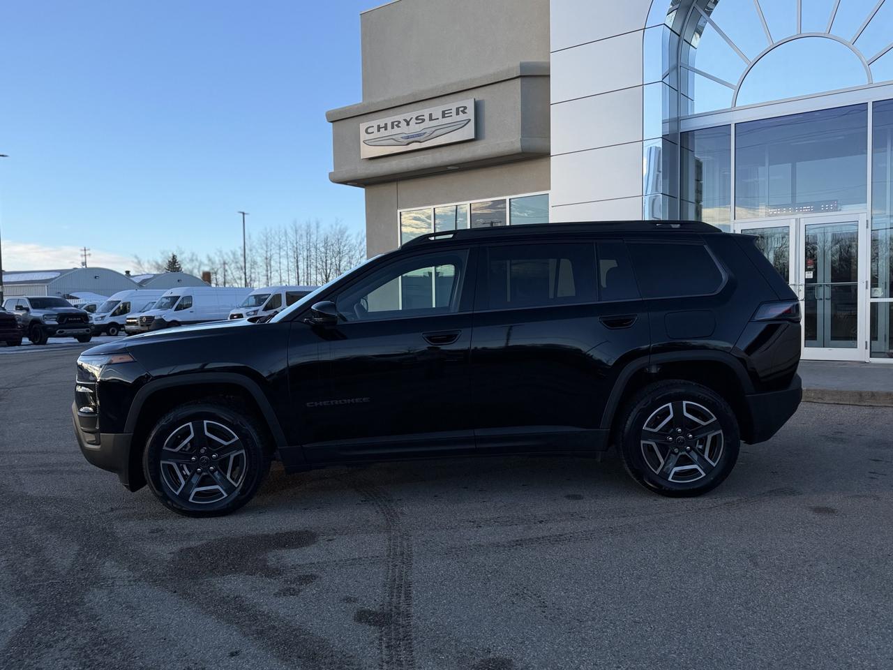 2026 Jeep Cherokee Limited 4WD Hybrid | Capri Leatherette Seats | 12IN Uconnect 5 | Power Liftgate | Heated Seats Redwater AB