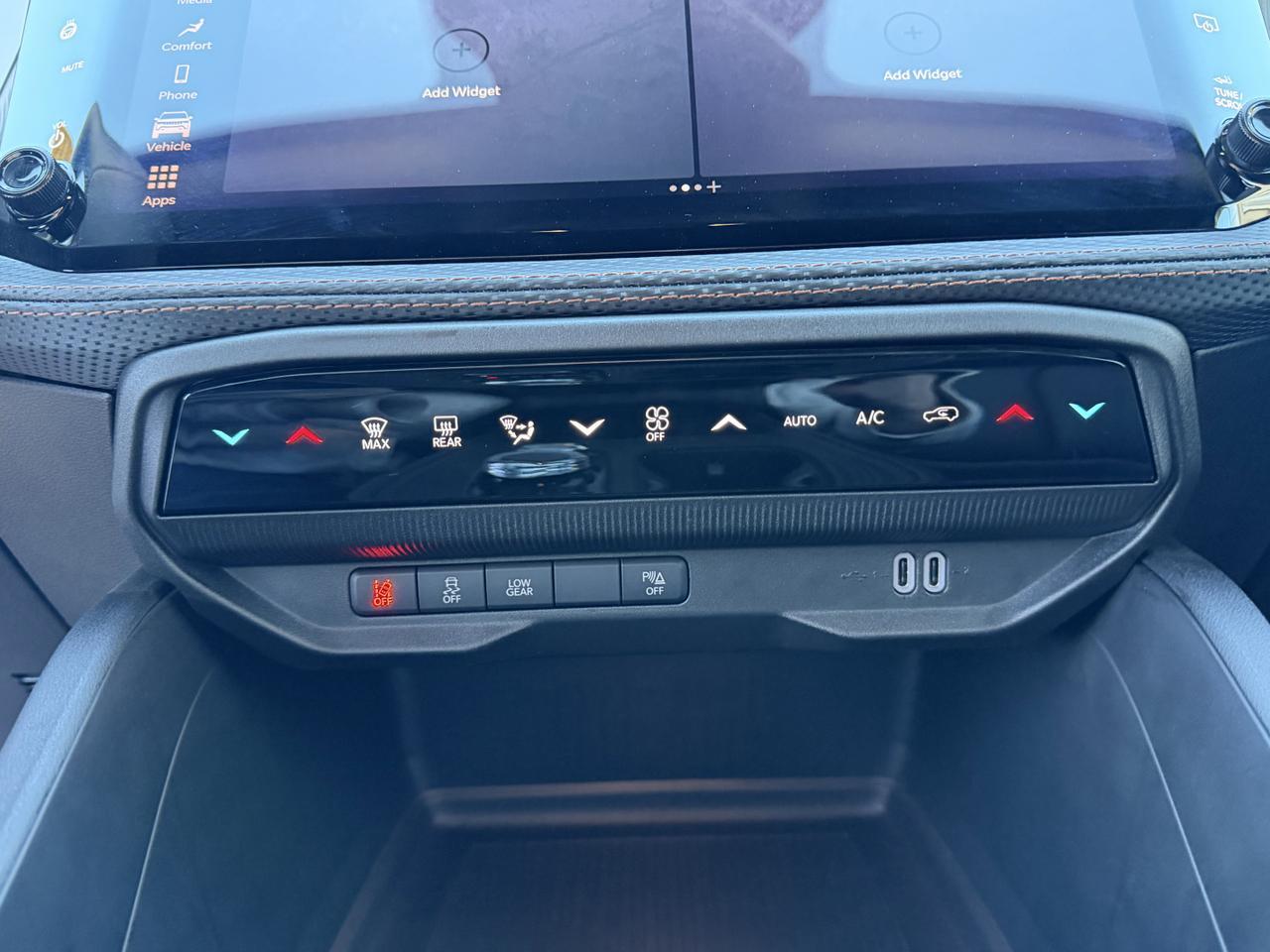 2026 Jeep Cherokee Limited 4WD Hybrid | Capri Leatherette Seats | 12IN Uconnect 5 | Power Liftgate | Heated Seats Redwater AB