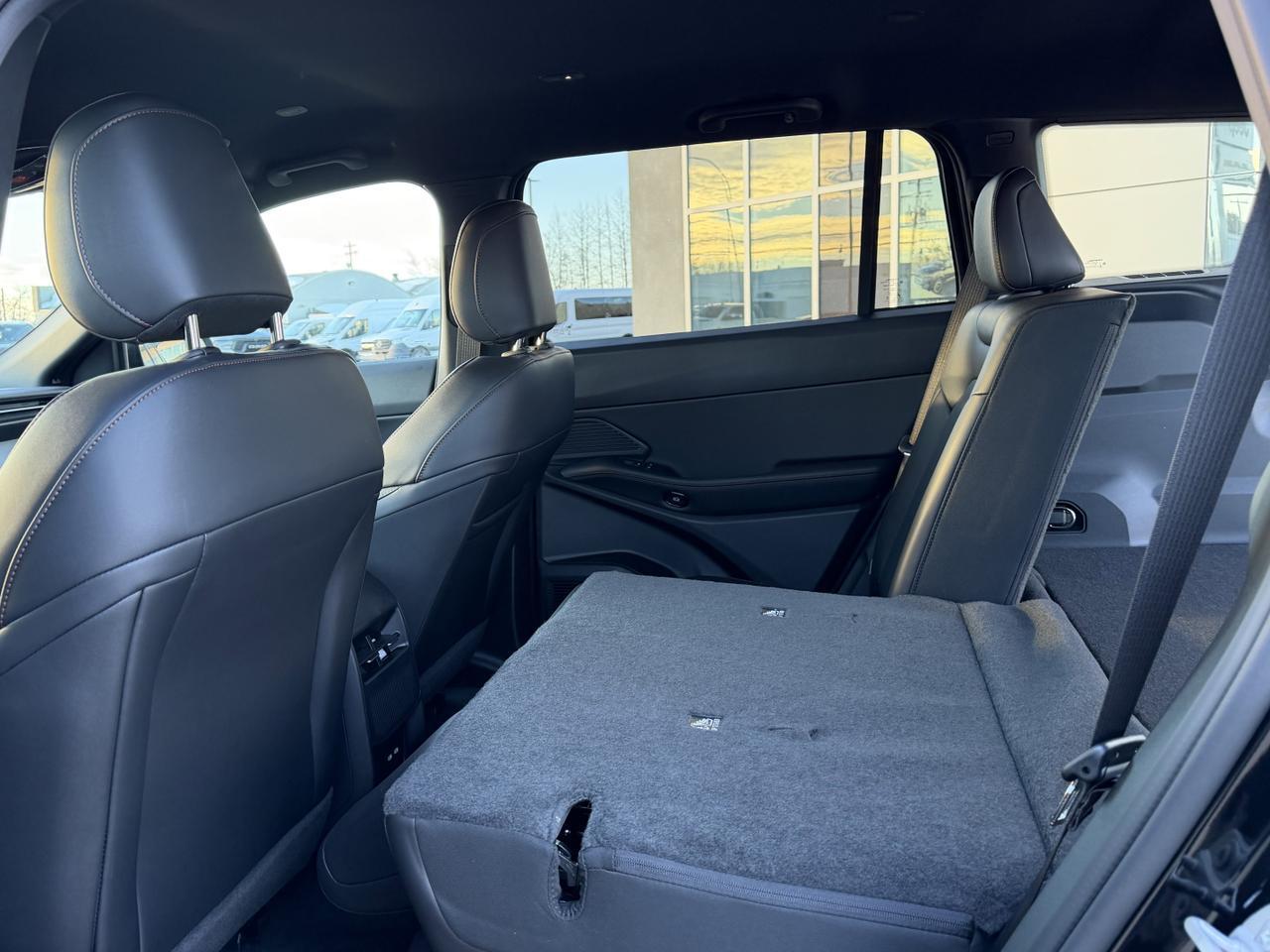 2026 Jeep Cherokee Limited 4WD Hybrid | Capri Leatherette Seats | 12IN Uconnect 5 | Power Liftgate | Heated Seats Redwater AB