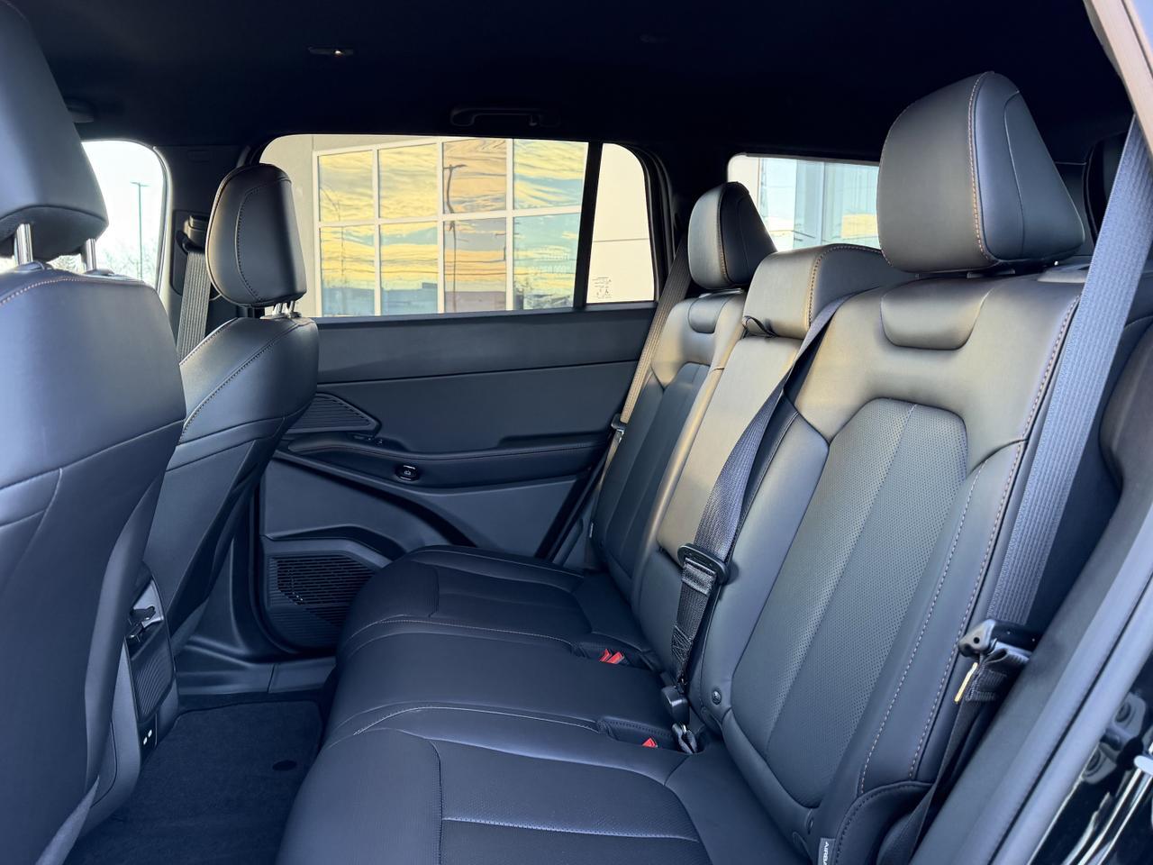 2026 Jeep Cherokee Limited 4WD Hybrid | Capri Leatherette Seats | 12IN Uconnect 5 | Power Liftgate | Heated Seats Redwater AB