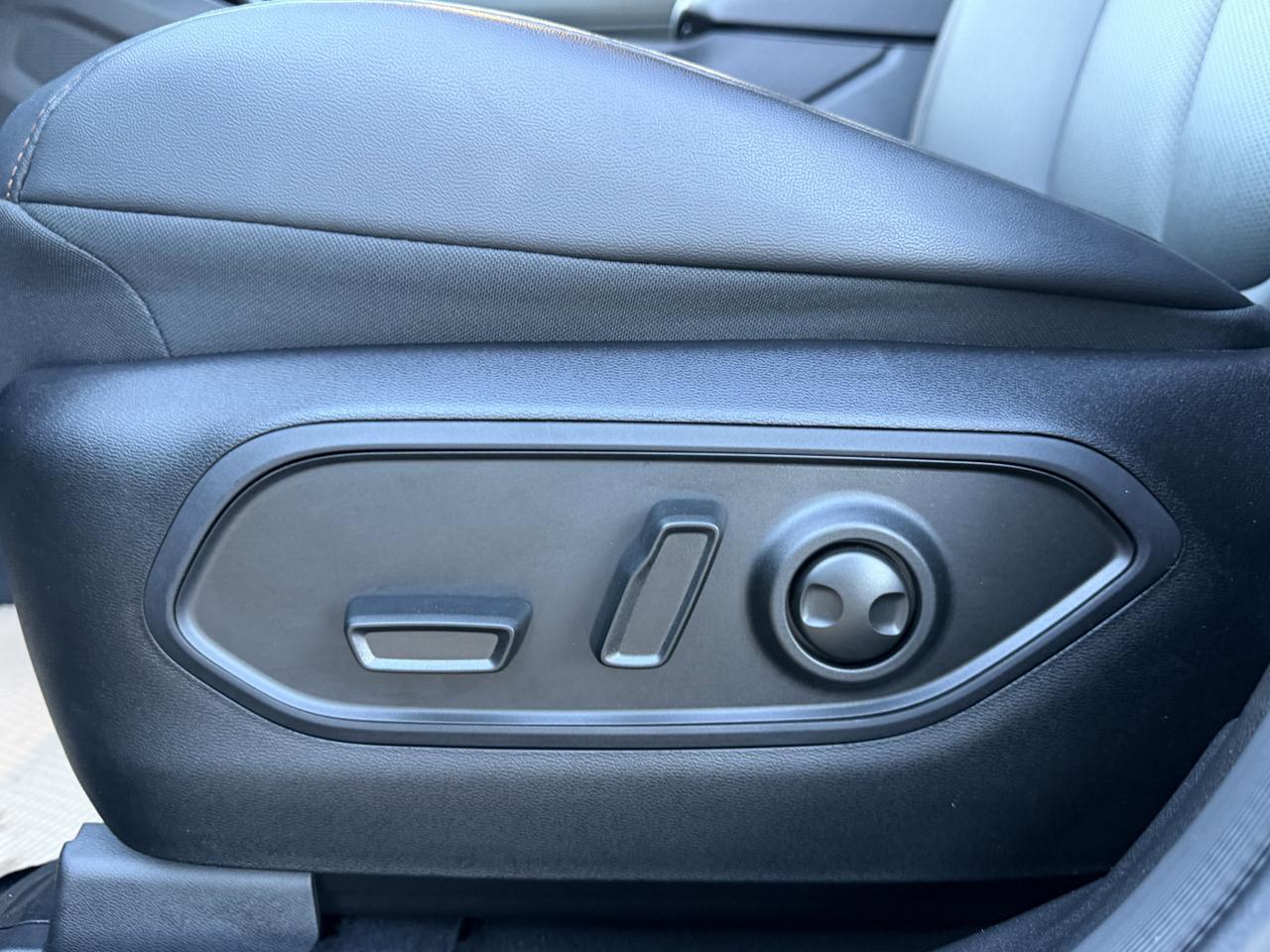 2026 Jeep Cherokee Limited 4WD Hybrid | Capri Leatherette Seats | 12IN Uconnect 5 | Power Liftgate | Heated Seats Redwater AB