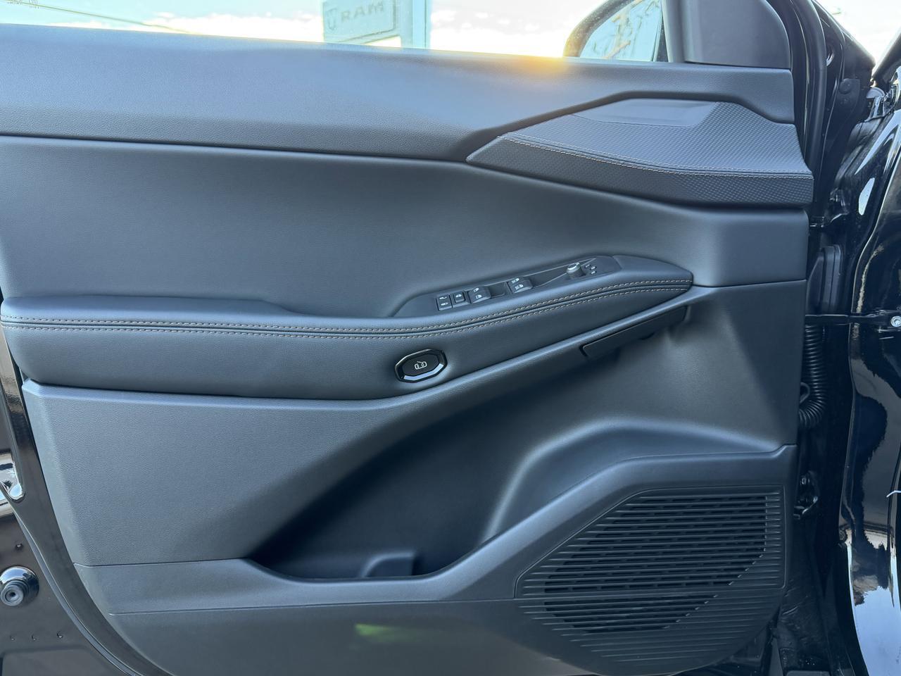 2026 Jeep Cherokee Limited 4WD Hybrid | Capri Leatherette Seats | 12IN Uconnect 5 | Power Liftgate | Heated Seats Redwater AB