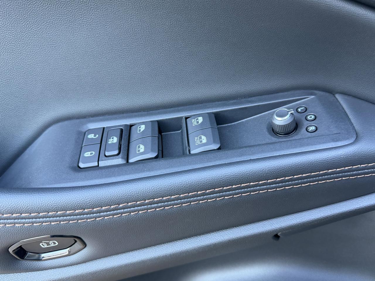 2026 Jeep Cherokee Limited 4WD Hybrid | Capri Leatherette Seats | 12IN Uconnect 5 | Power Liftgate | Heated Seats Redwater AB