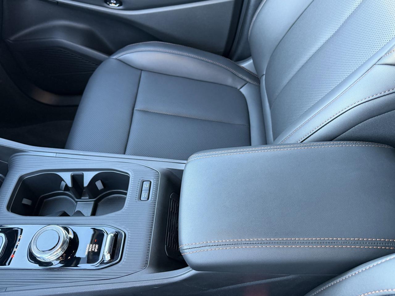 2026 Jeep Cherokee Limited 4WD Hybrid | Capri Leatherette Seats | 12IN Uconnect 5 | Power Liftgate | Heated Seats Redwater AB