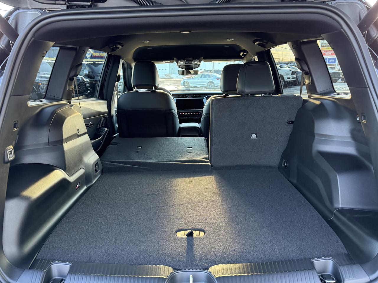 2026 Jeep Cherokee Limited 4WD Hybrid | Capri Leatherette Seats | 12IN Uconnect 5 | Power Liftgate | Heated Seats Redwater AB