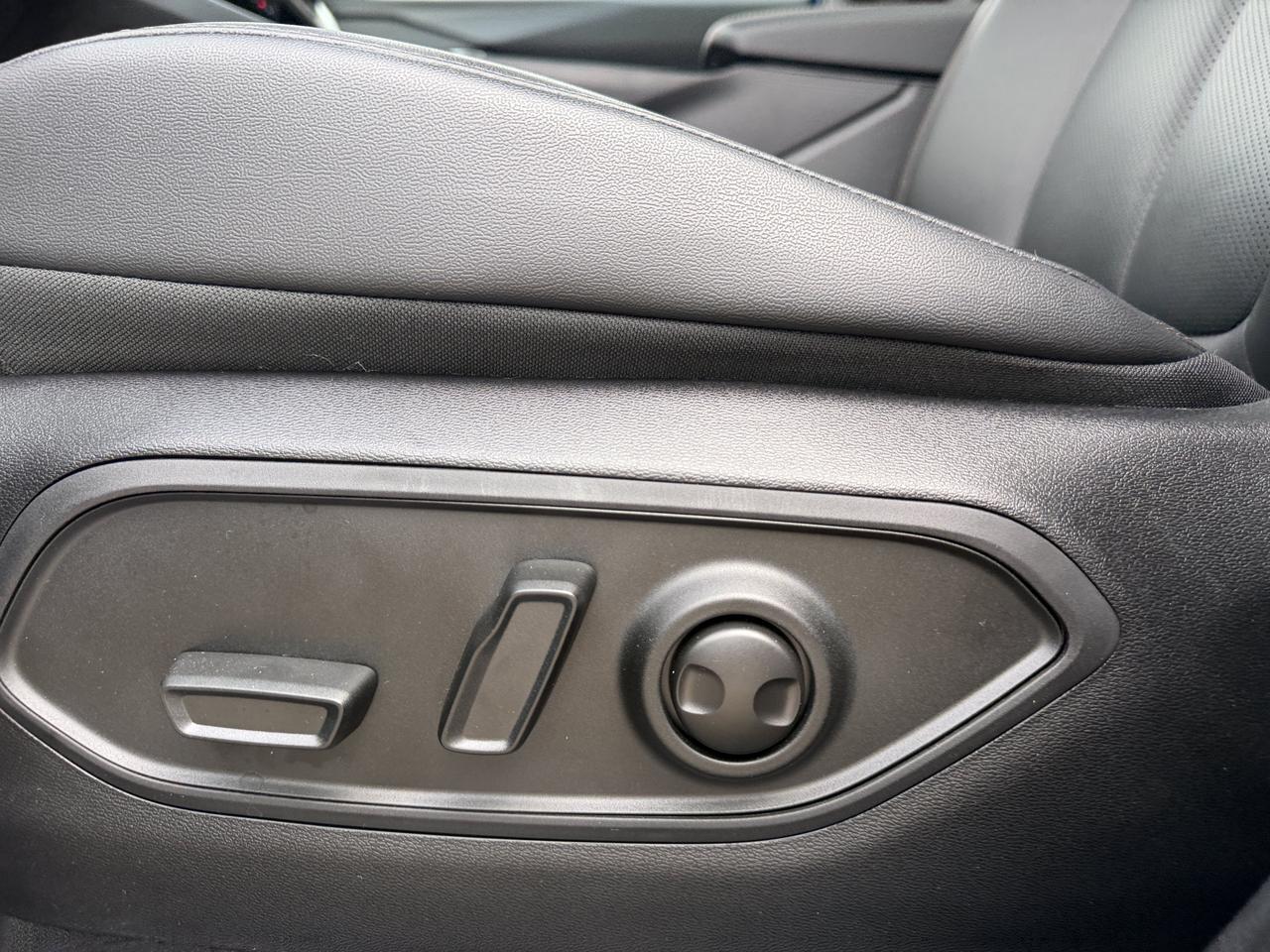 2026 Jeep Cherokee Limited 4x4 | Premium Leather | Heated Seats | NAV | Pano Sunroof | Power Liftgate Redwater AB