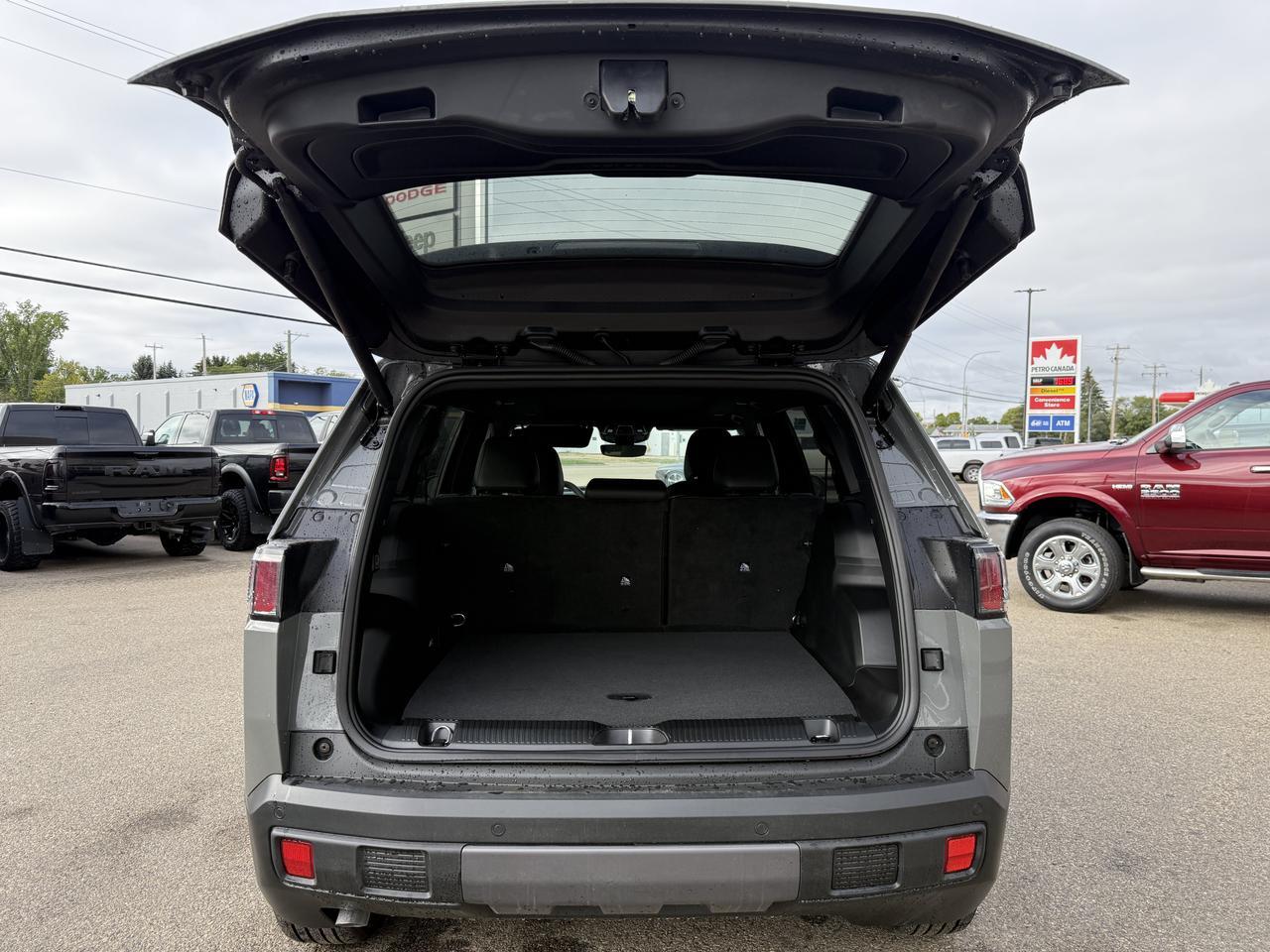 2026 Jeep Cherokee Limited 4x4 | Turbo Hybrid | EVT Transmission | Heated Seats | Adaptive Cruise | Power Liftgate Redwater AB