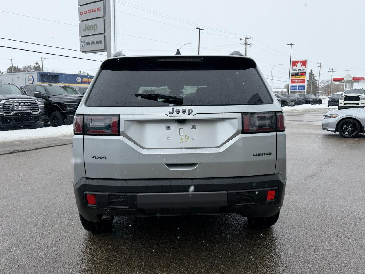2026 Jeep Cherokee Limited 4x4 | Turbo Hybrid | Heated Seats | Power Liftgate | Remote Start | Rearview Camera | Towing Redwater AB