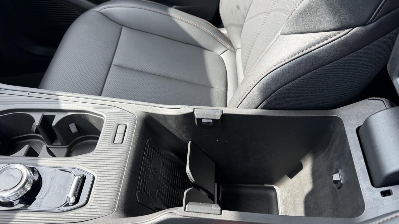 2026 Jeep Cherokee Limited 4x4 Hybrid | Capri Leatherette Seats | Heated Seats | Power Liftgate | Remote Start Redwater AB