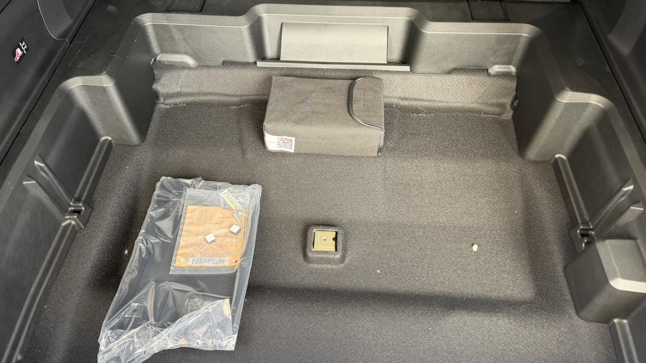 2026 Jeep Cherokee Limited 4x4 Hybrid | Capri Leatherette Seats | Heated Seats | Power Liftgate | Remote Start Redwater AB