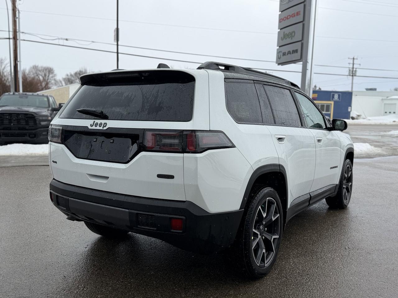 2026 Jeep Cherokee Overland 4x4 Hybrid SUV | Pano Sunroof | Heated Vented Seats | 360 Camera | Power Liftgate Redwater AB