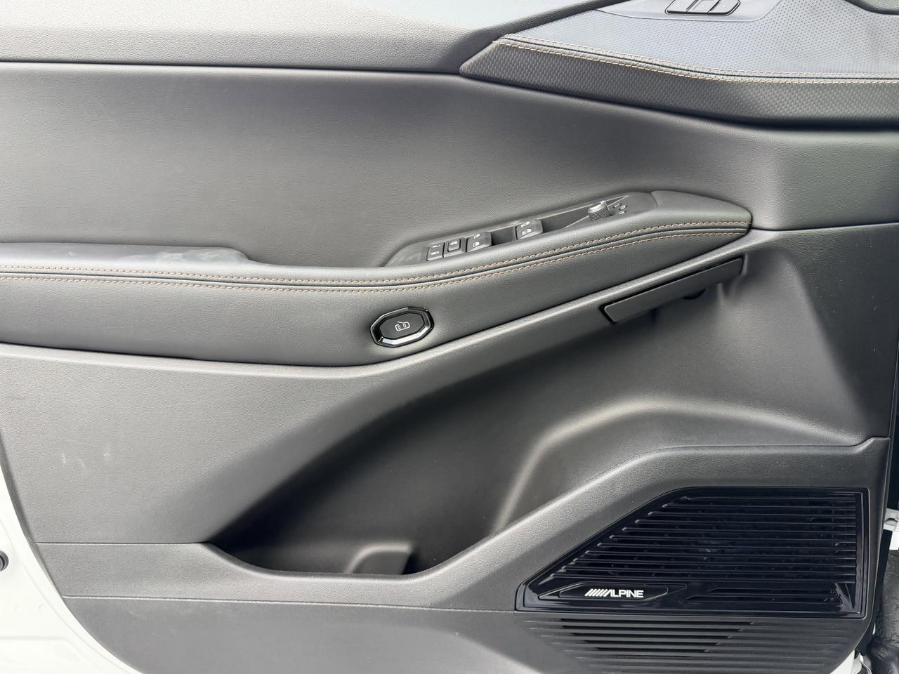 2026 Jeep Cherokee Overland 4x4 Hybrid SUV | Pano Sunroof | Heated Vented Seats | 360 Camera | Power Liftgate Redwater AB