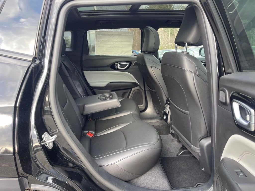 2026 Jeep Compass LIMITED ALTITUDE 4X4 Orange MA