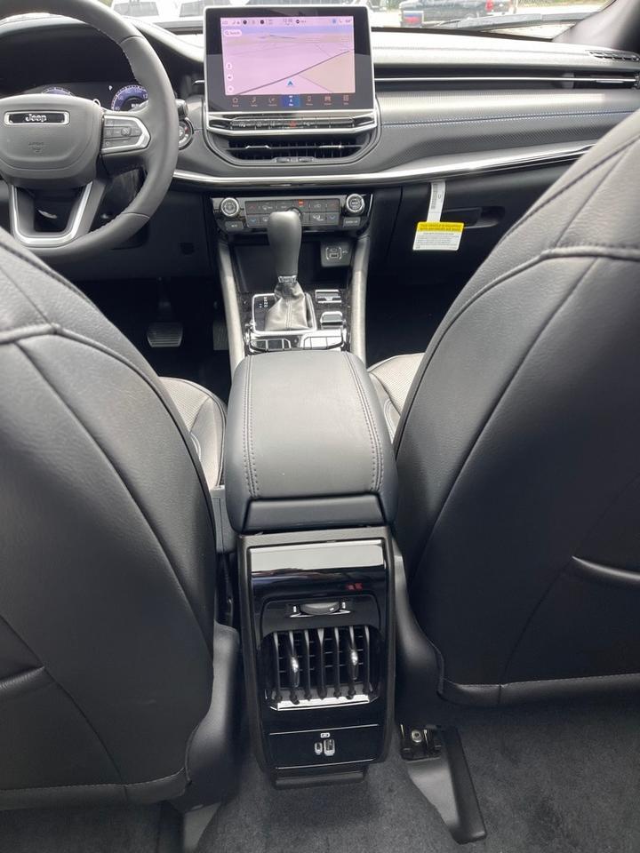 2026 Jeep Compass LIMITED ALTITUDE 4X4 Orange MA