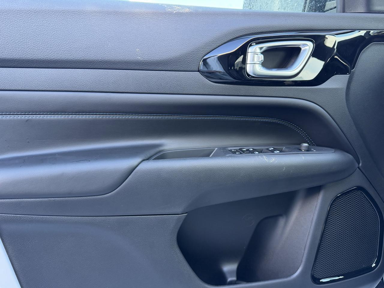 2026 Jeep Compass North 4x4 | 2L Turbo | Heated Seats | Remote Start | Keyless Entry | Backup Camera | Bluetooth Redwater AB