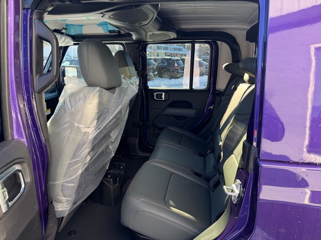 2026 Jeep Gladiator MOJAVE 4X4 Orange MA