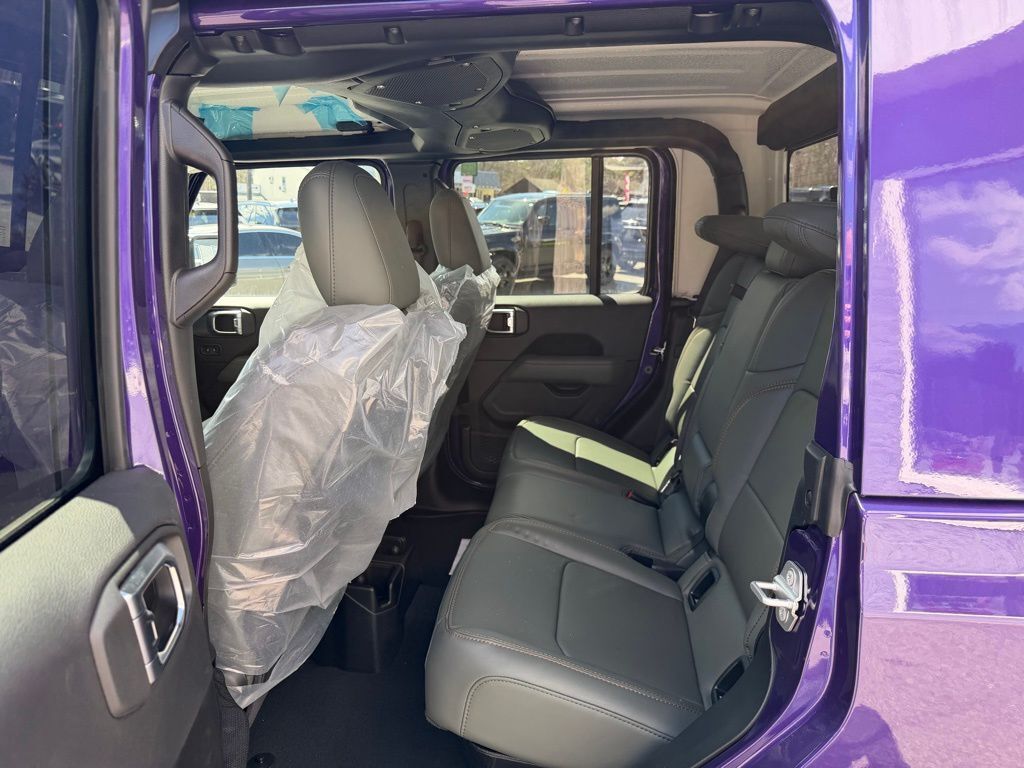 2026 Jeep Gladiator MOJAVE 4X4 Orange MA