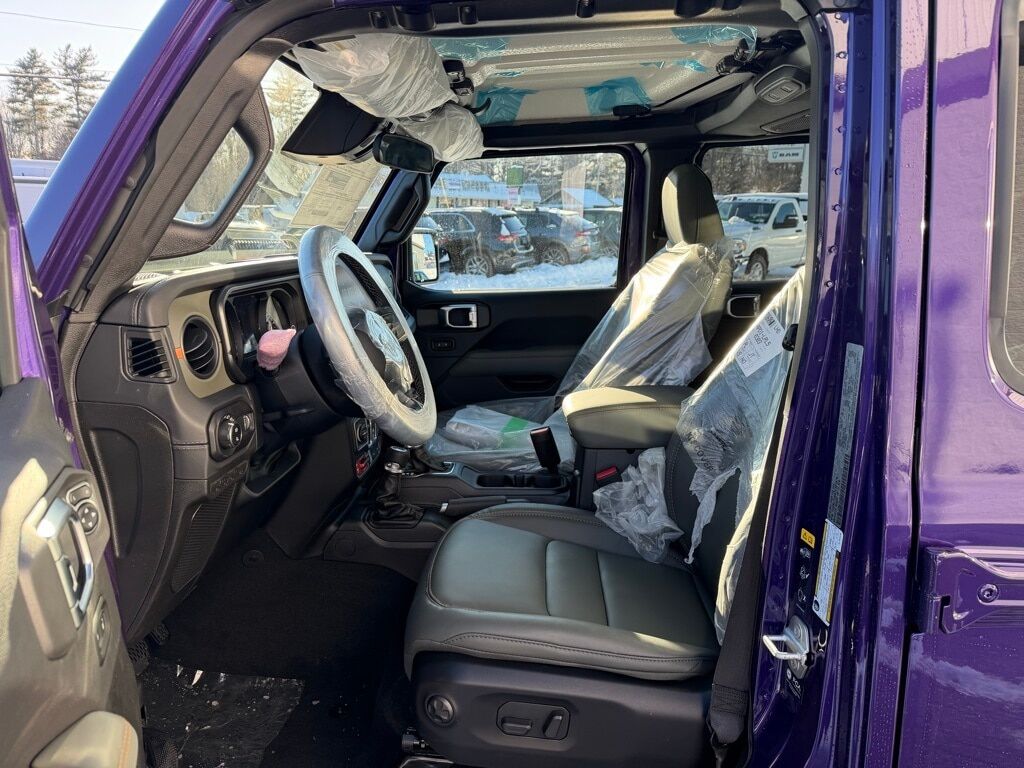 2026 Jeep Gladiator Mojave Orange MA