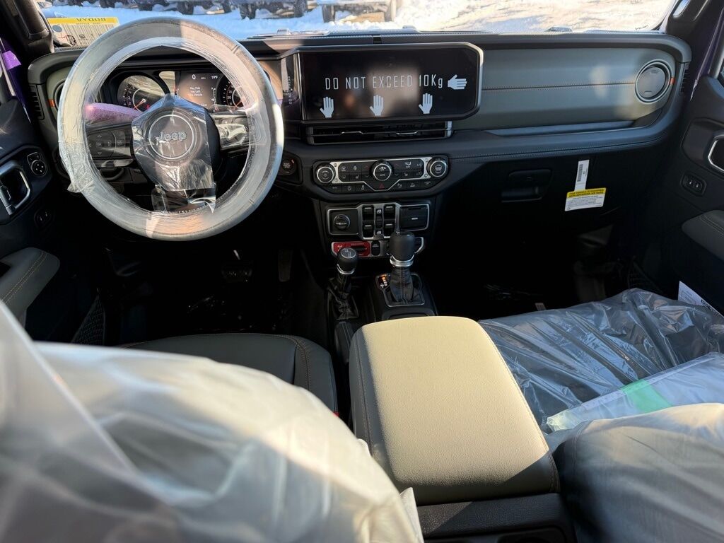 2026 Jeep Gladiator Mojave Orange MA